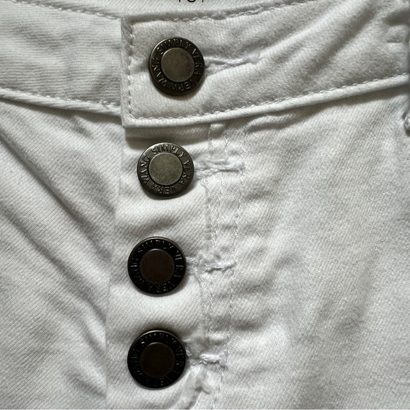Simply Vera Wang Mid Rise Button Fly Capri Jeans - Picture 8 of 13